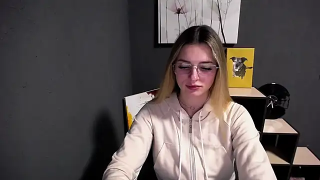 lady olivia  online show from 28, 4, 2026