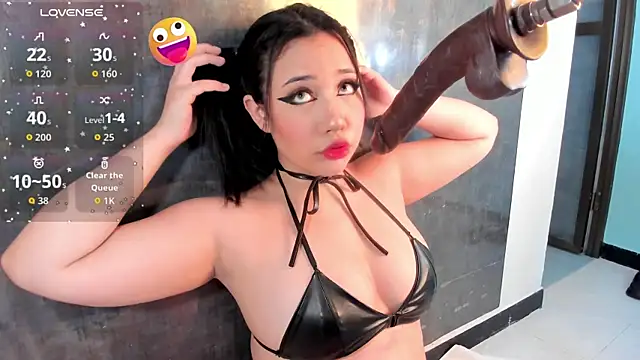 Snapshot of emy_evie chatting on 1, 10, 2025 emy evie online show from 1, 10, 2025