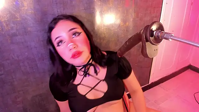 Snapshot of emy_evie chatting on 23, 10, 2025 emy evie online show from 23, 10, 2025