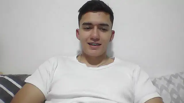 Snapshot of Estebitan_vm chatting on 13, 11, 2025 Estebitan vm online show from 13, 11, 2025