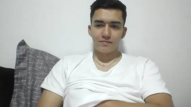 Snapshot of Estebitan_vm chatting on 19, 11, 2025 Estebitan vm online show from 19, 11, 2025