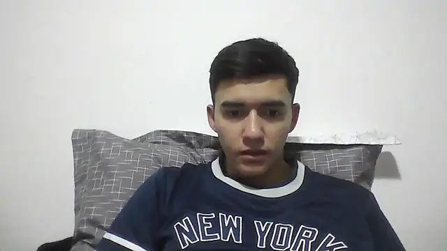 Snapshot of Estebitan_vm chatting on 23, 11, 2025 Estebitan vm online show from 23, 11, 2025