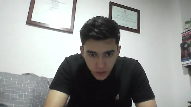 Snapshot of Estebitan_vm chatting on 25, 11, 2025 Estebitan vm online show from 25, 11, 2025