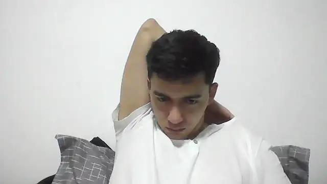 Snapshot of Estebitan_vm chatting on 26, 11, 2025 Estebitan vm online show from 26, 11, 2025