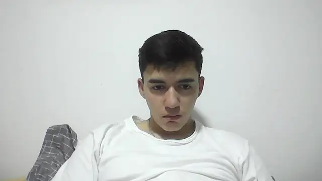 Snapshot of Estebitan_vm chatting on 28, 11, 2025 Estebitan vm online show from 28, 11, 2025