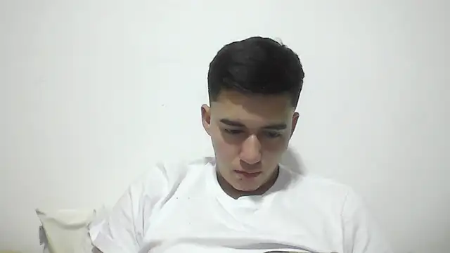 Snapshot of Estebitan_vm chatting on 1, 12, 2025 Estebitan vm online show from 1, 12, 2025