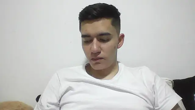 Snapshot of Estebitan_vm chatting on 3, 12, 2025 Estebitan vm online show from 3, 12, 2025