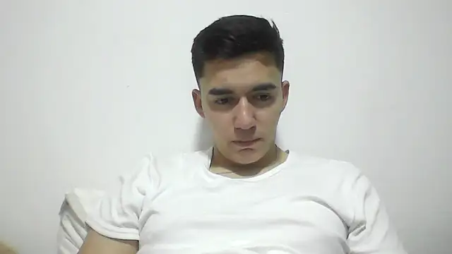 Snapshot of Estebitan_vm chatting on 4, 12, 2025 Estebitan vm online show from 4, 12, 2025