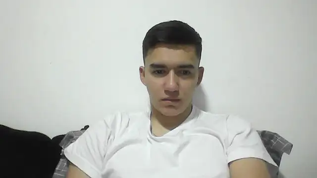 Snapshot of Estebitan_vm chatting on 17, 12, 2025 Estebitan vm online show from 17, 12, 2025