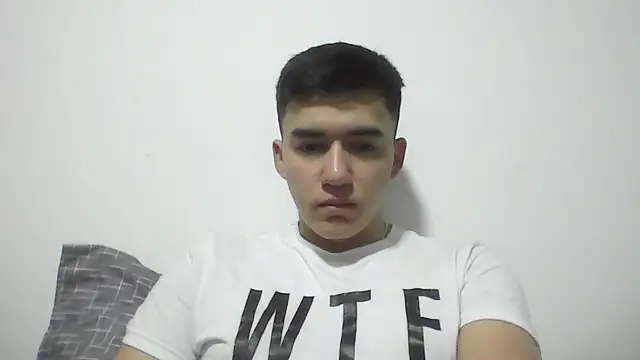 Snapshot of Estebitan_vm chatting on 19, 12, 2025 Estebitan vm online show from 19, 12, 2025