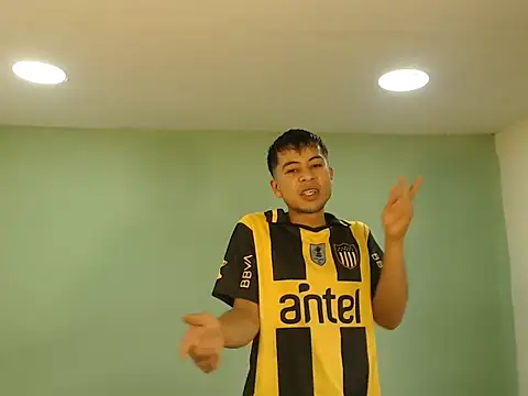 Snapshot of danielitopapuu chatting on 16, 12, 2025 danielitopapuu online show from 16, 12, 2025