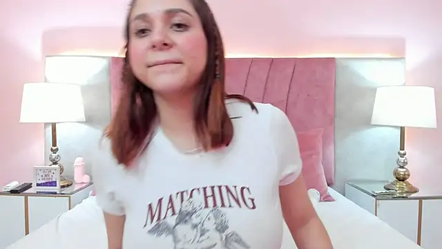 Snapshot of SophiaLaurens chatting on 11, 1, 2025 SophiaLaurens online show from 11, 1, 2025