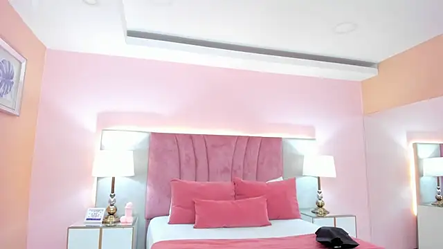 Snapshot of SophiaLaurens chatting on 28, 1, 2025 SophiaLaurens online show from 28, 1, 2025