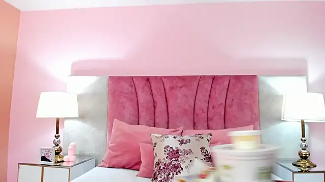 Snapshot of SophiaLaurens chatting on 3, 2, 2025 SophiaLaurens online show from 3, 2, 2025