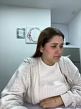 Snapshot of SophiaLaurens chatting on 7, 3, 2025 SophiaLaurens online show from 7, 3, 2025