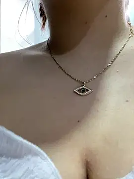 Snapshot of SophiaLaurens chatting on 9, 3, 2025 SophiaLaurens online show from 9, 3, 2025