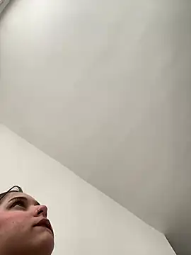 Snapshot of SophiaLaurens chatting on 9, 3, 2025 SophiaLaurens online show from 9, 3, 2025