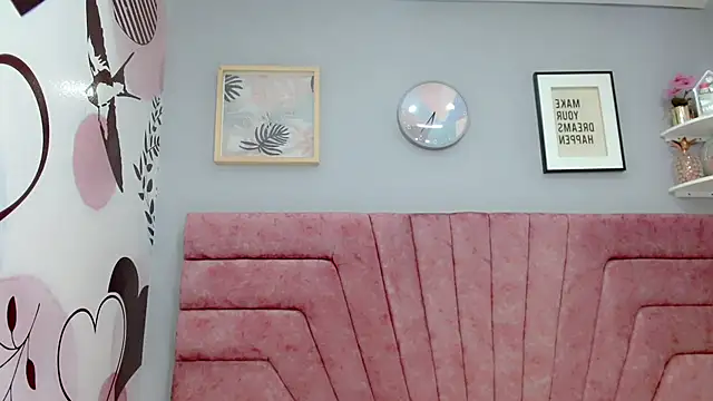 ValeriaAguilar online show from 15, 2, 2025