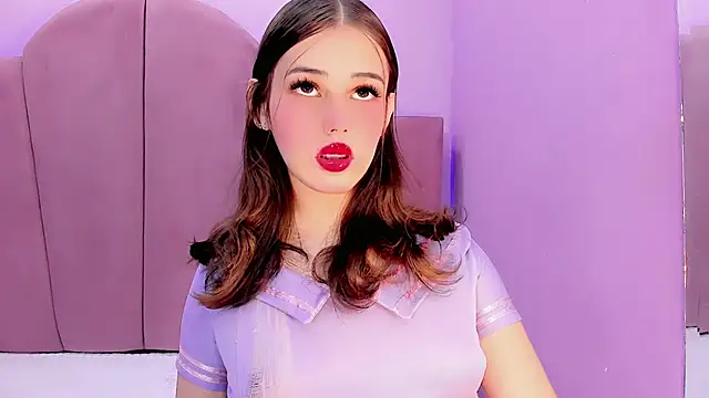 ValeriaAguilar online show from 28, 4, 2026