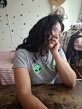 Thaliacooper  online show from 25, 11, 2025