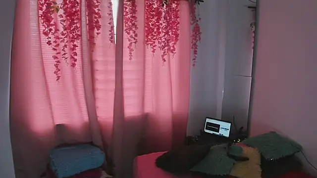 msschloee  online show from 9, 11, 2025