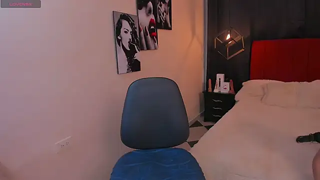 Megan Do Santos online show from 8, 2, 2025