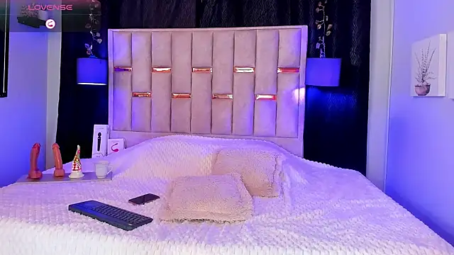 Megan Do Santos online show from 13, 10, 2025