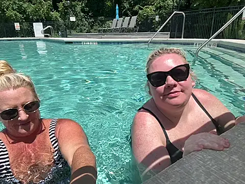 Snapshot of siennaxluxx chatting on 3, 8, 2026 siennaxluxx online show from 3, 8, 2026