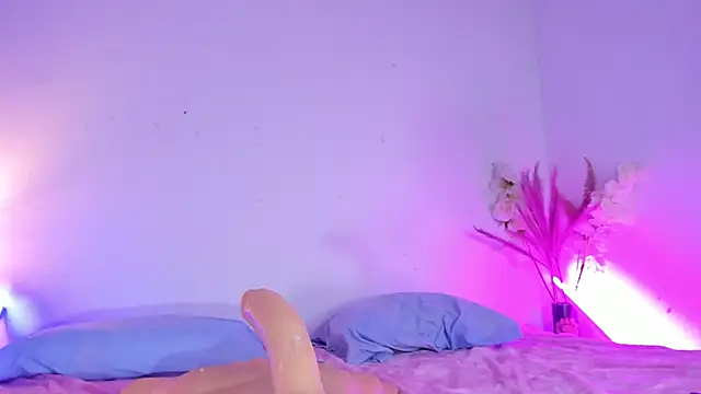 Snapshot of julieta_red2 chatting on 25, 2, 2025 julieta red2 online show from 25, 2, 2025