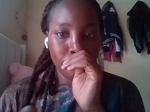 Queen loveer online show from 4, 11, 2025