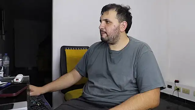 Snapshot of zekefotoslive chatting on 10, 3, 2026 zekefotoslive online show from 10, 3, 2026