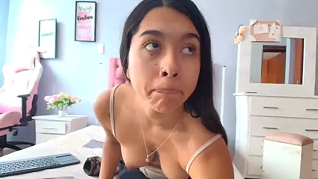 Snapshot of SweetLatiin_ chatting on 11, 1, 2025 SweetLatiin  online show from 11, 1, 2025