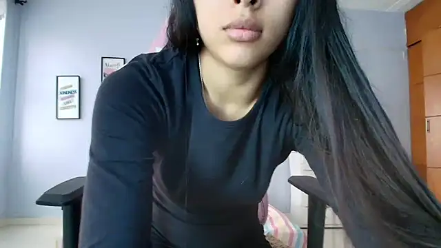 Snapshot of SweetLatiin_ chatting on 4, 2, 2025 SweetLatiin  online show from 4, 2, 2025