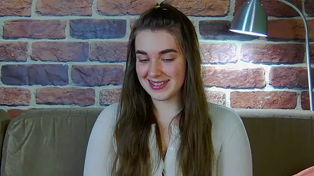 Sofia Hugs online show from 6, 3, 2026