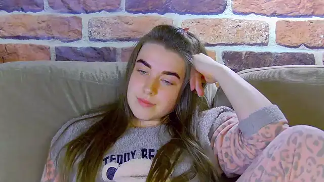 Sofia Hugs online show from 8, 5, 2026
