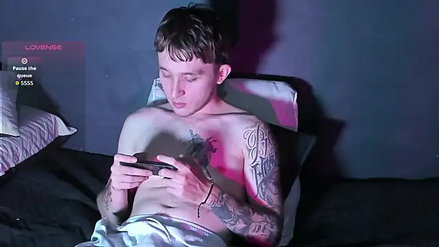 Dylanwhite23  online show from 23, 10, 2025