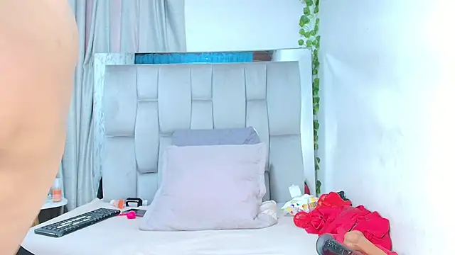 Snapshot of Rachele_x chatting on 16, 11, 2025 Rachele x online show from 16, 11, 2025