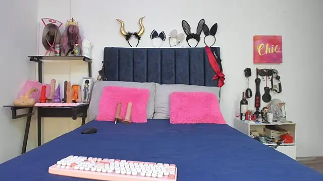 emmily giraldo online show from 10, 11, 2025