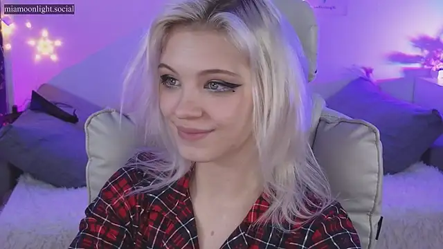 Snapshot of Moonlight_Mia chatting on 15, 12, 2024 Moonlight Mia online show from 15, 12, 2024