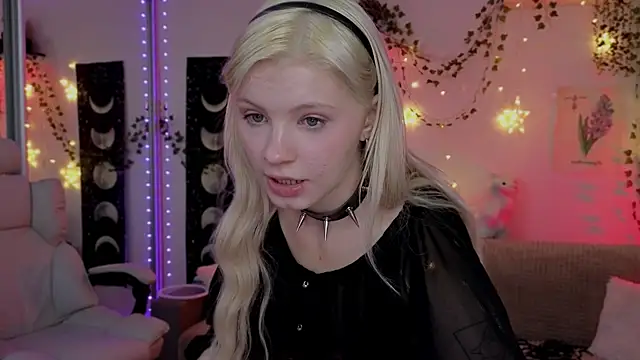 Snapshot of Moonlight_Mia chatting on 25, 10, 2025 Moonlight Mia online show from 25, 10, 2025