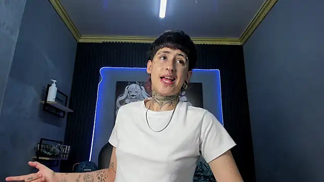 Snapshot of Ethan_lennox chatting on 18, 11, 2025 Ethan lennox online show from 18, 11, 2025