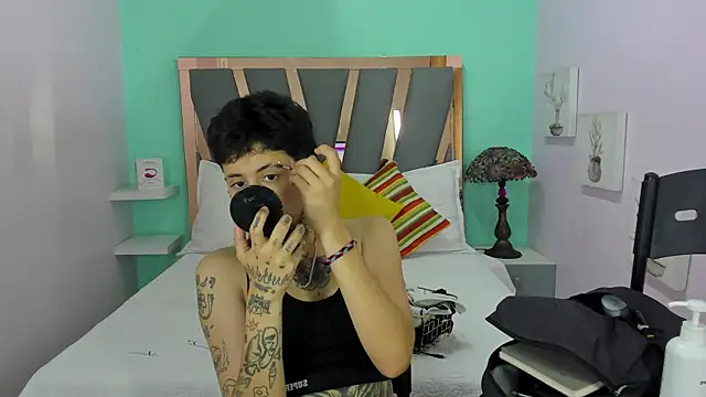 Snapshot of Ethan_lennox chatting on 17, 12, 2025 Ethan lennox online show from 17, 12, 2025