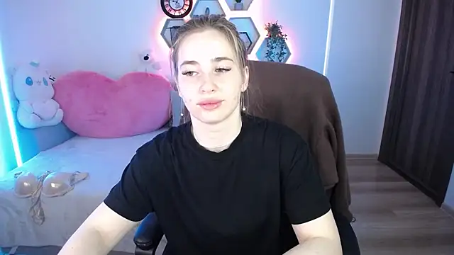SabrinViolet online show from 24, 4, 2026
