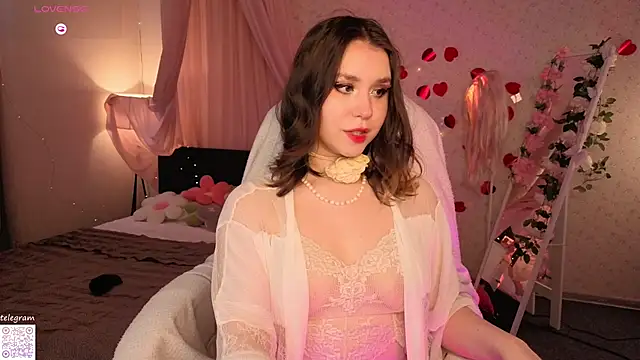 lilly Cherry  online show from 30, 4, 2026