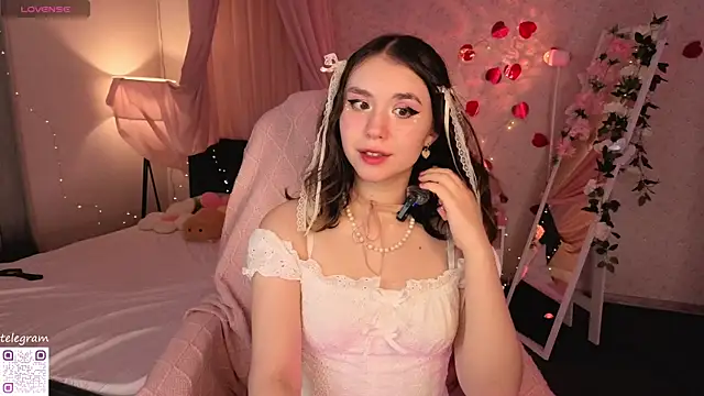 Snapshot of lilly_Cherry_ chatting on 25, 6, 2026 lilly Cherry online show from 25, 6, 2026