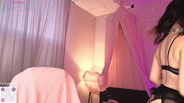 Snapshot of lilly_Cherry_ chatting on 5, 7, 2026 lilly Cherry online show from 5, 7, 2026