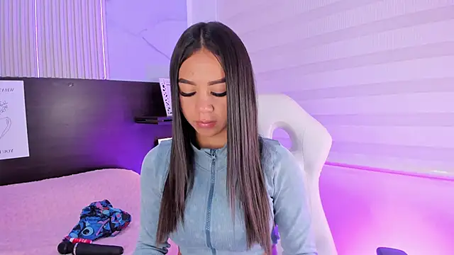 Snapshot of Violet_spencer chatting on 18, 3, 2025 Violet spencer online show from 18, 3, 2025