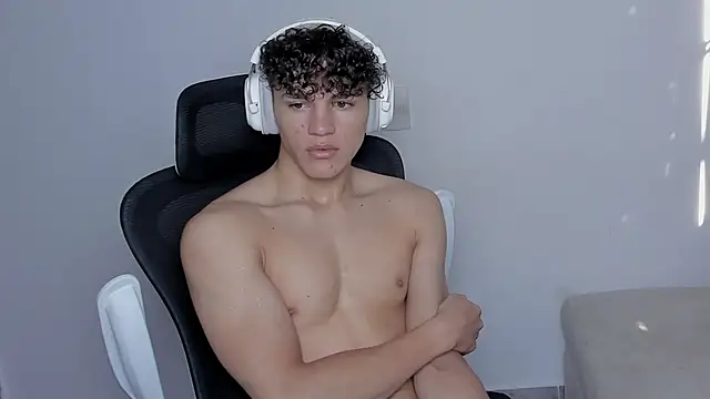 Snapshot of laurent_nova chatting on 28, 10, 2025 laurent nova online show from 28, 10, 2025