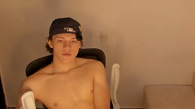 Snapshot of laurent_nova chatting on 5, 1, 2026 laurent nova online show from 5, 1, 2026