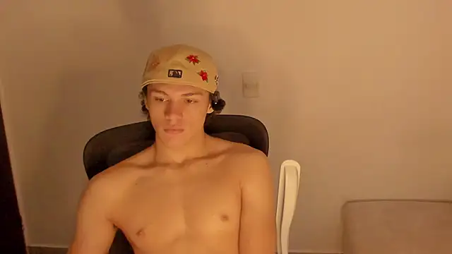 Snapshot of laurent_nova chatting on 6, 1, 2026 laurent nova online show from 6, 1, 2026